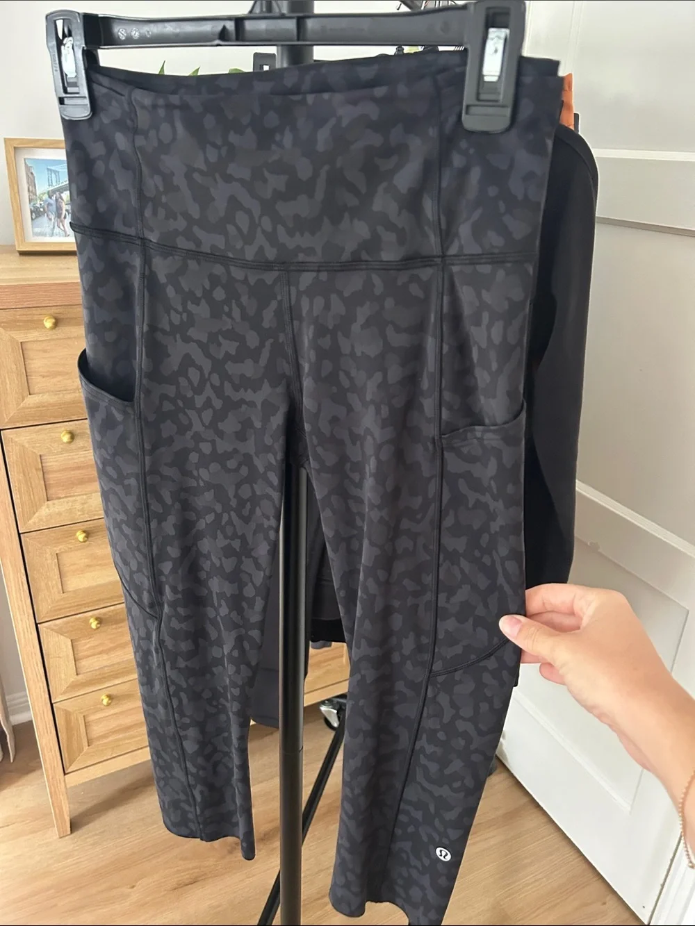 Lululemon Cropped Leggings. Size 6. Clean. Like new.